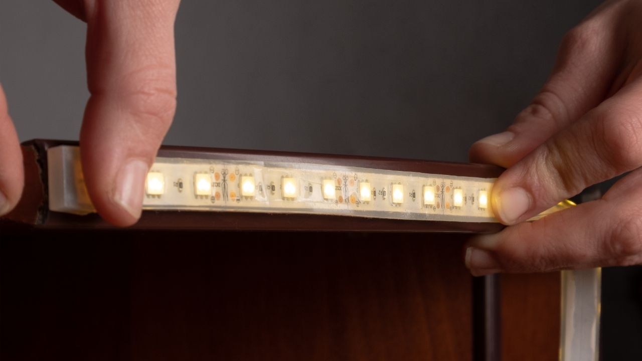 LED Şerit Işıklar Nasıl Kurulur?